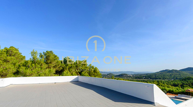 Preciosa villa moderna de lujo con excepcionales vistas a la montaña y al mar – En venta en Sant Josep, Ibiza