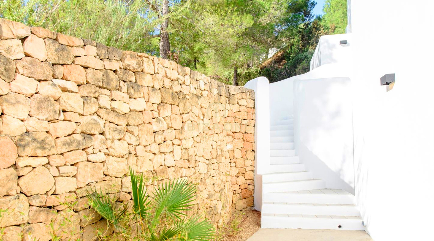 Prachtige moderne luxe villa met uitzonderlijk uitzicht op de bergen en de zee - te koop in Sant Josep, Ibiza