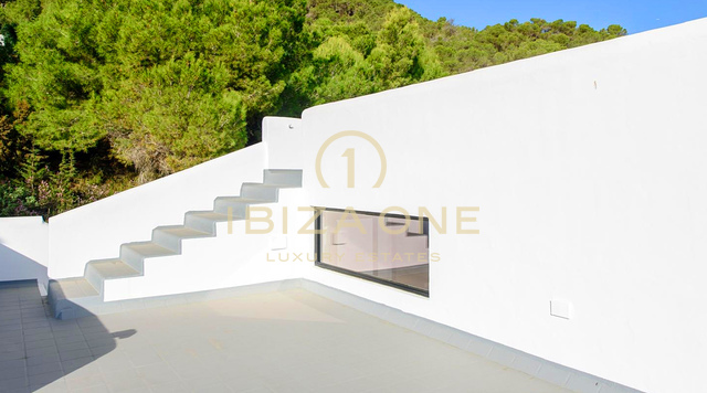 Wunderschöne, moderne Luxusvilla mit atemberaubendem Berg- und Meerblick – zu verkaufen in Sant Josep, Ibiza