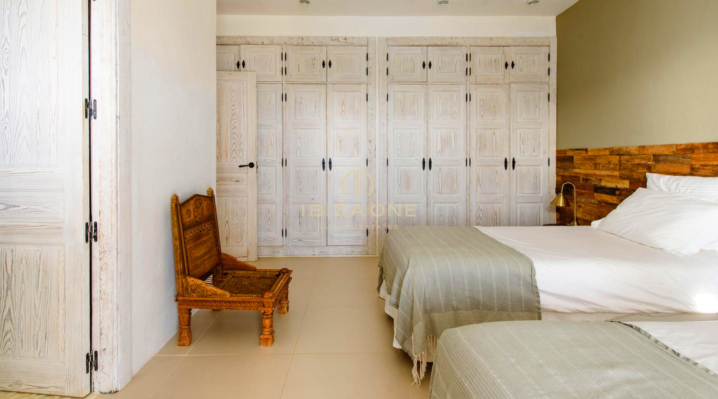 Prachtige moderne luxe villa met uitzonderlijk uitzicht op de bergen en de zee - te koop in Sant Josep, Ibiza