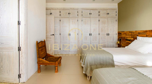 Splendida villa moderna di lusso con vista eccezionale sulle montagne e sul mare - In vendita a Sant Josep, Ibiza