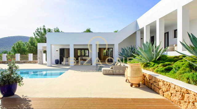 Wunderschöne, moderne Luxusvilla mit atemberaubendem Berg- und Meerblick – zu verkaufen in Sant Josep, Ibiza