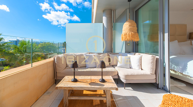 Appartement de luxe élégant à vendre à Ibiza, dans la prestigieuse résidence WHITE ANGEL, à proximité de la marina Botafoch. Appartement de luxe élégant à louer à Ibiza, dans la prestigieuse résidence WHITE ANGEL, à proximité de la marina Botafoch.