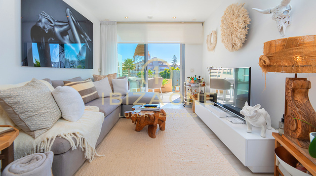 Elegante appartamento di lusso in vendita a Ibiza, situato nel prestigioso complesso WHITE ANGEL e vicino alla zona più esclusiva di Marina Botafoch. Elegante appartamento di lusso in affitto a Ibiza, situato nel prestigioso complesso WHITE ANGEL e vicino alla zona più esclusiva di Marina Botafoch.