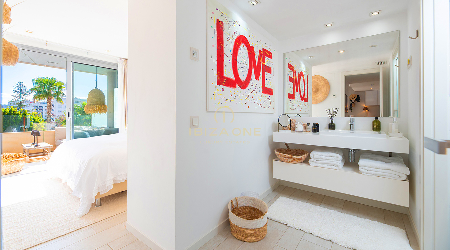Stylish luxury apartment in the prestigious WHITE ANGEL complex and close to the prime Marina Botafoch location for sale, Ibiza - Stylish luxury apartment in the prestigious WHITE ANGEL complex and close to the prime Marina Botafoch location for rent, Ibiza
