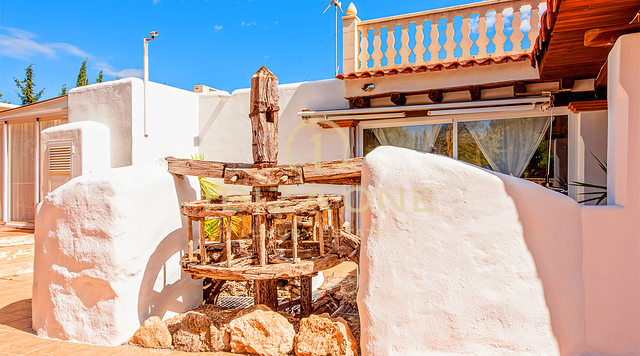 Autentica finca di lusso con appartamenti per gli ospiti e piscina in vendita, Ibiza