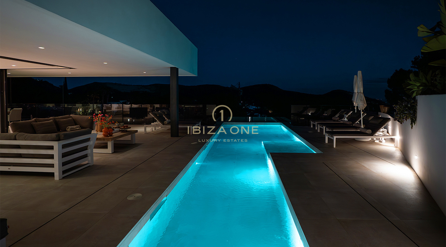 Exclusieve luxe designvilla in Can Furnet met adembenemend uitzicht te koop, Ibiza