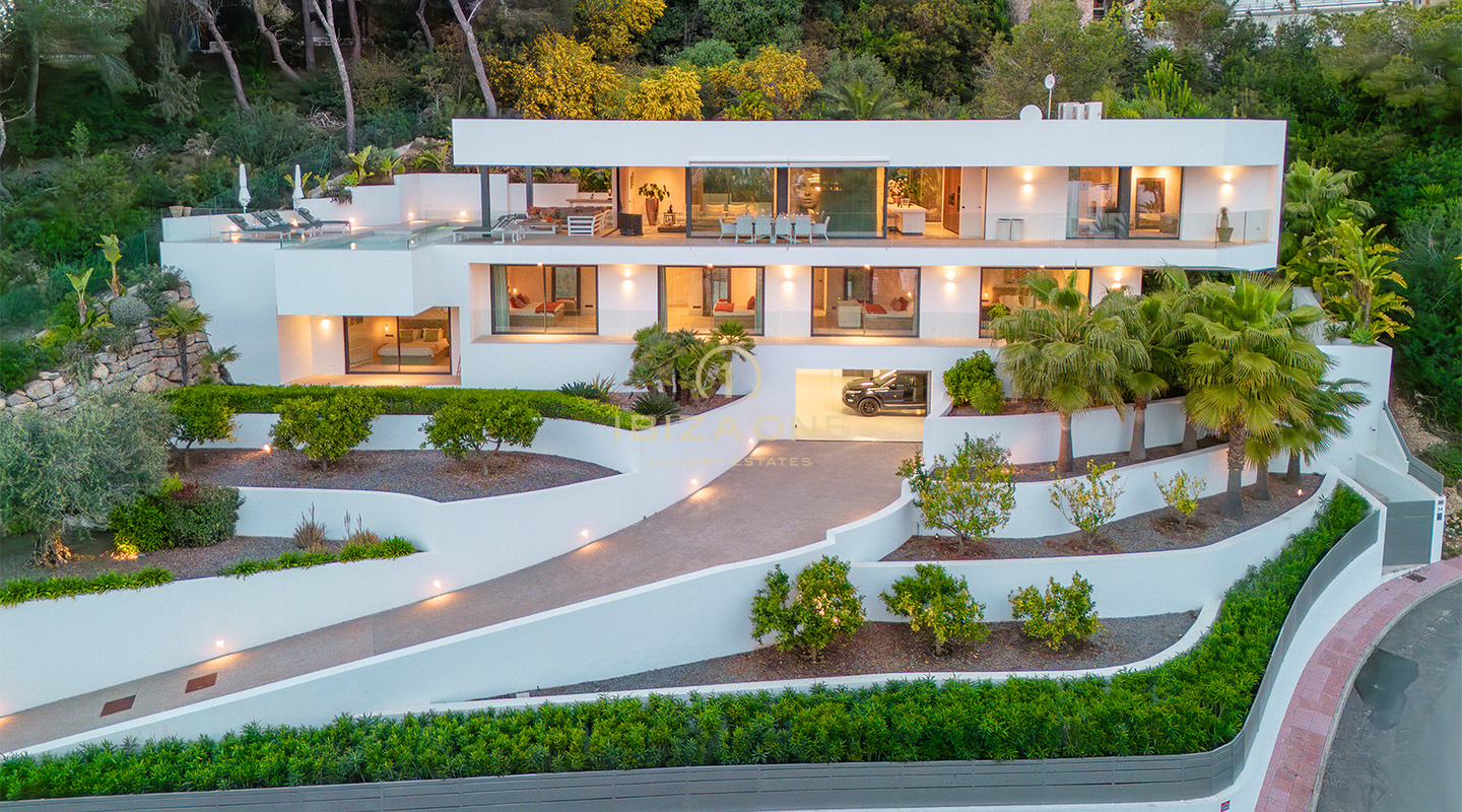 Exclusieve luxe designvilla in Can Furnet met adembenemend uitzicht te koop, Ibiza