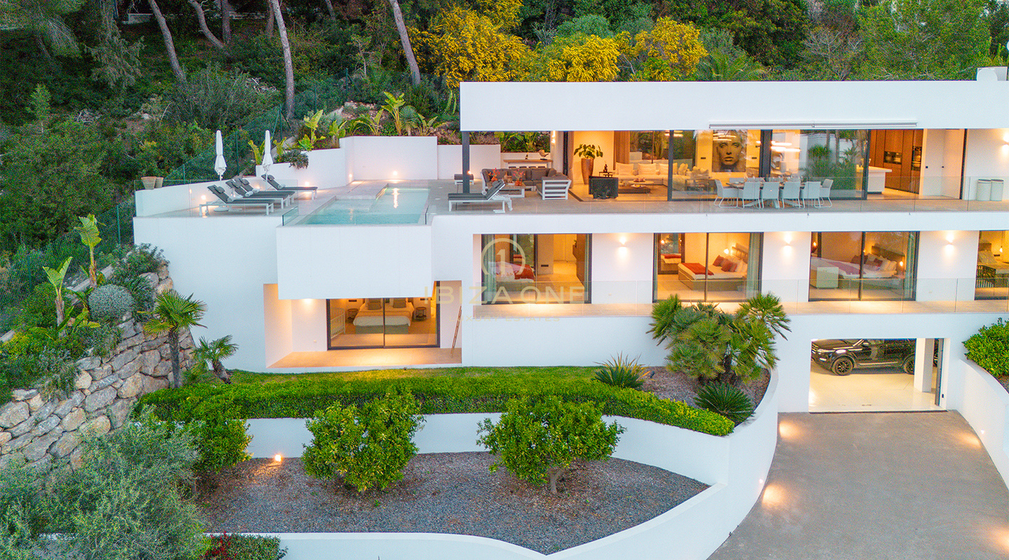 Exclusieve luxe designvilla in Can Furnet met adembenemend uitzicht te koop, Ibiza