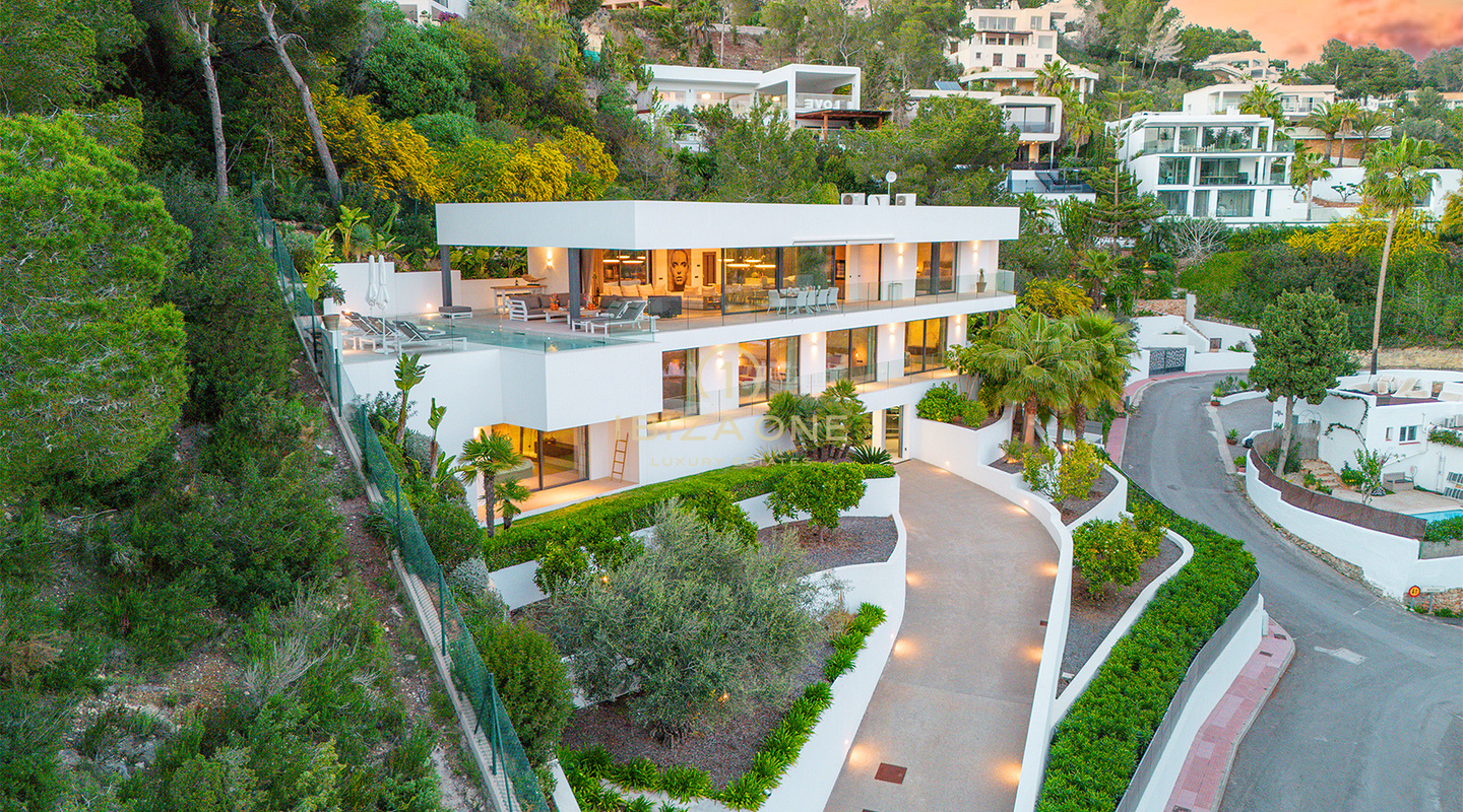 Exclusieve luxe designvilla in Can Furnet met adembenemend uitzicht te koop, Ibiza