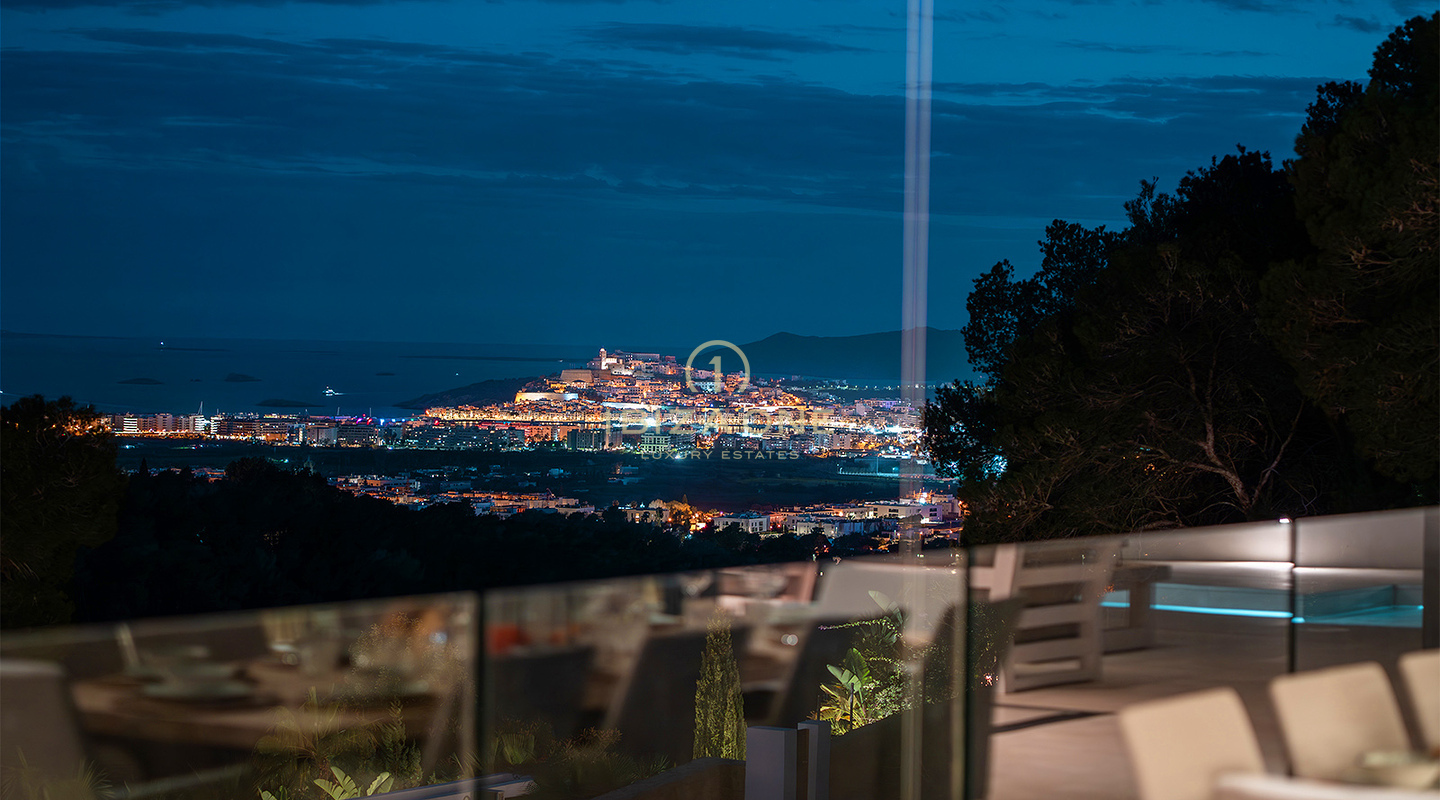 Exklusive Luxus-Designervilla in Can Furnet mit atemberaubender Aussicht zu verkaufen, Ibiza