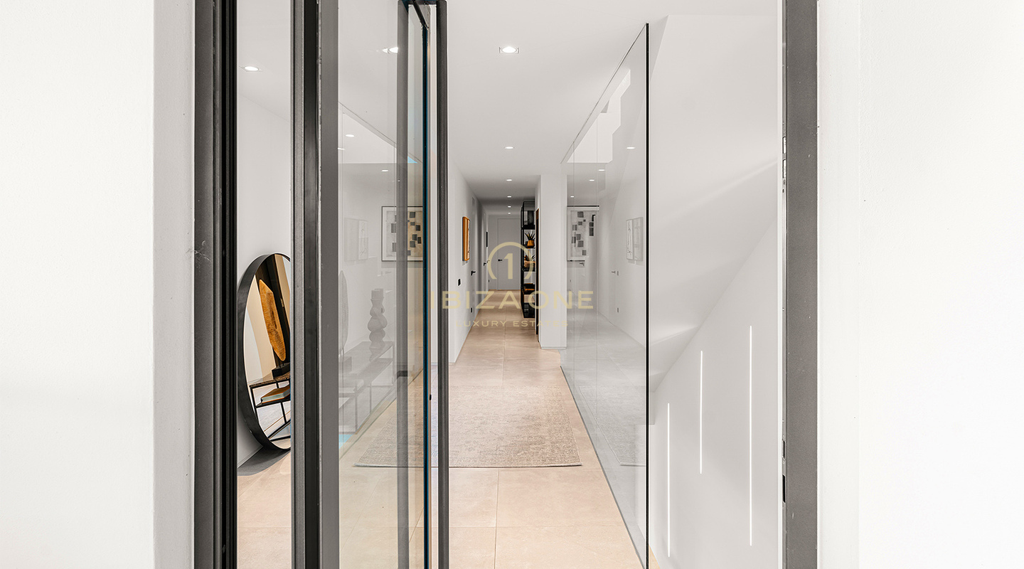 Exclusieve luxe designvilla in Can Furnet met adembenemend uitzicht te koop, Ibiza
