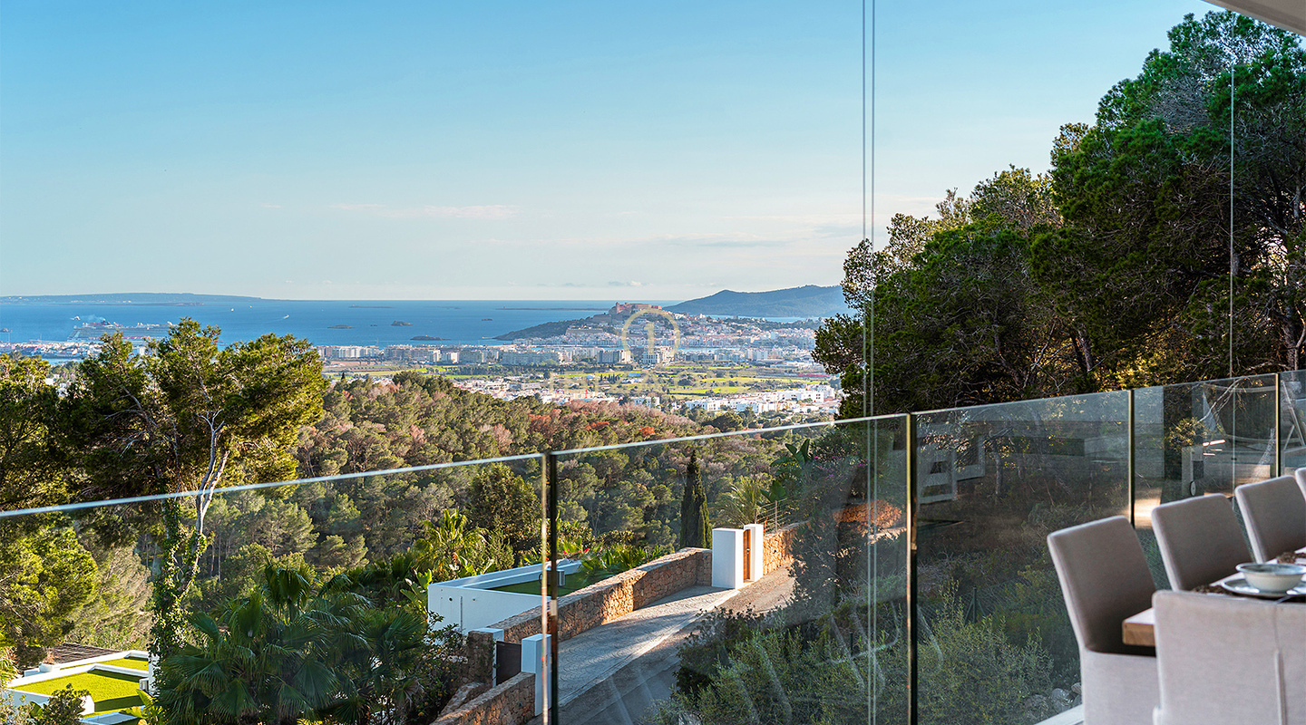 Exclusieve luxe designvilla in Can Furnet met adembenemend uitzicht te koop, Ibiza