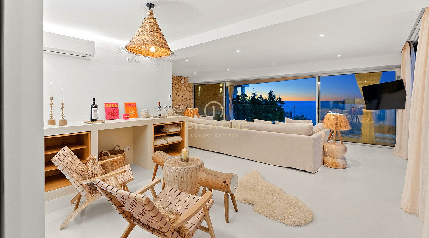 In vendita lussuosa e squisita villa in prima linea sul mare con accesso privato alla spiaggia e accesso al mare, Ibiza