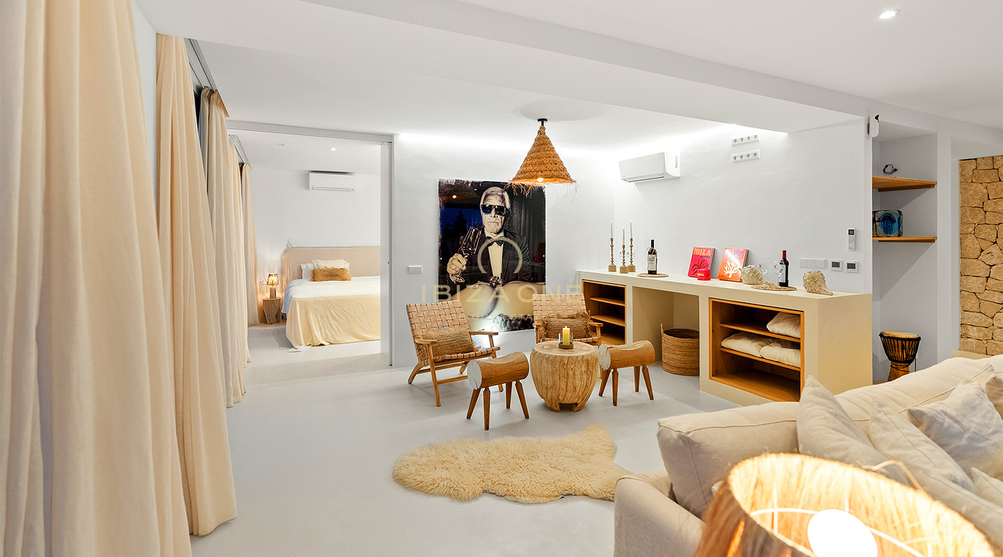 In vendita lussuosa e squisita villa in prima linea sul mare con accesso privato alla spiaggia e accesso al mare, Ibiza