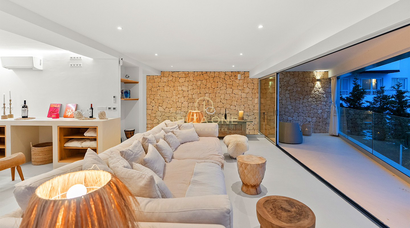 Villa exquise et luxueuse en première ligne de mer avec accès privé à la plage et à la mer à vendre, Ibiza