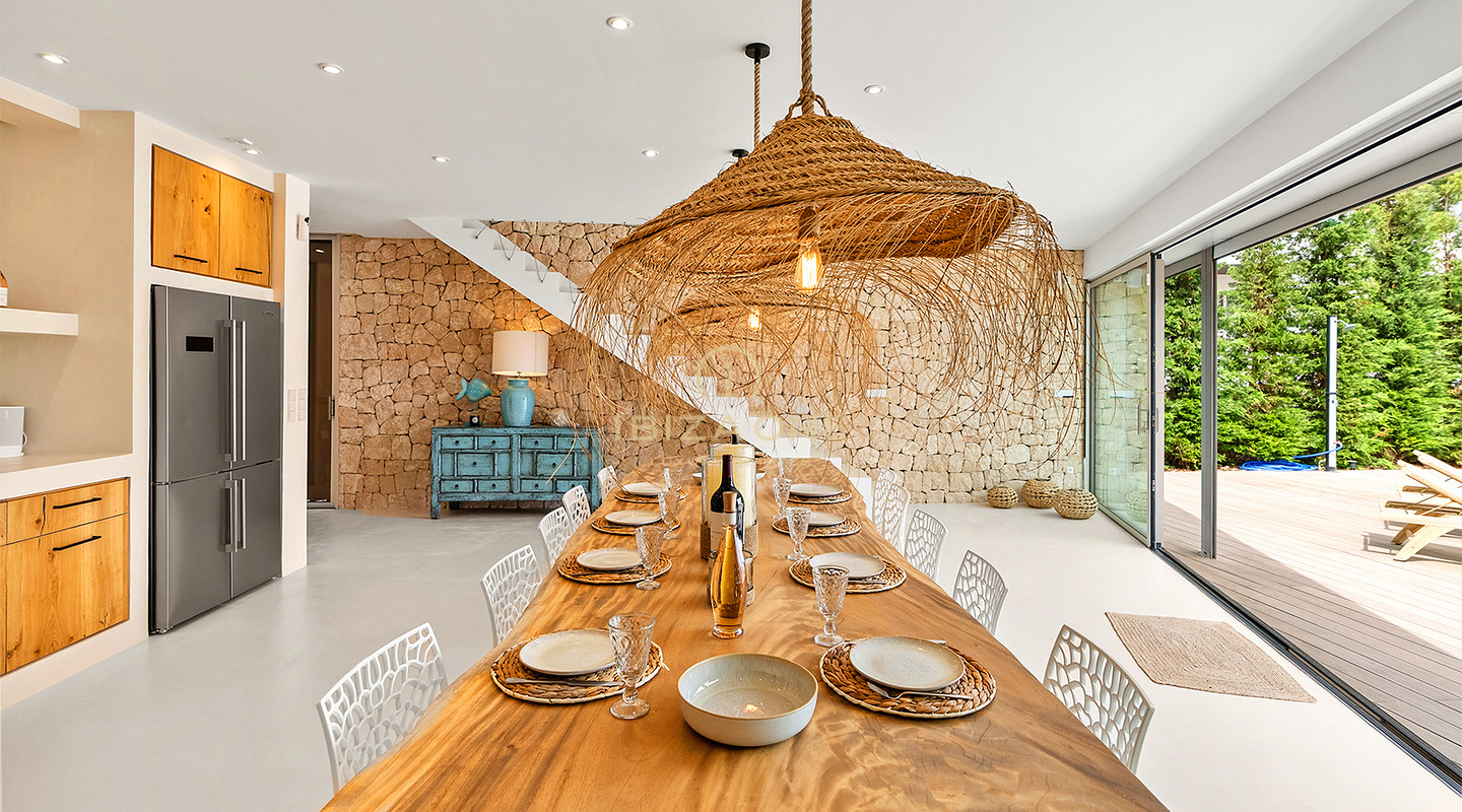 Villa exquise et luxueuse en première ligne de mer avec accès privé à la plage et à la mer à vendre, Ibiza