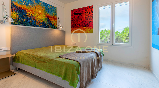 Penthouse moderne, luxueux et exquis avec vue sur la mer en première ligne à vendre, Ibiza
