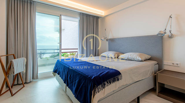 Modern, luxury and exquiste penthouse with frontline sea view for sale, Ibiza