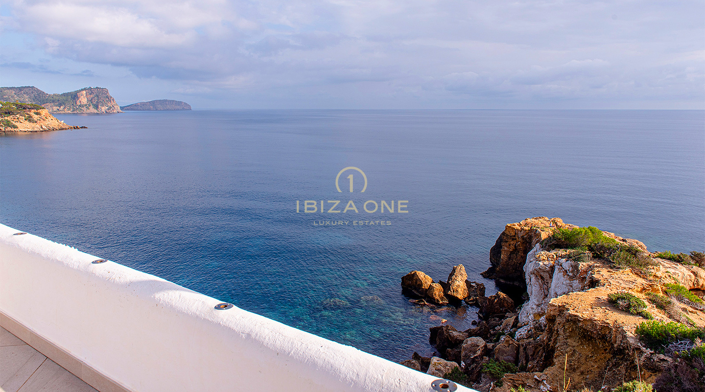 Modernes, luxuriöses und exquisites Penthouse mit Meerblick in erster Meereslinie zu verkaufen, Ibiza