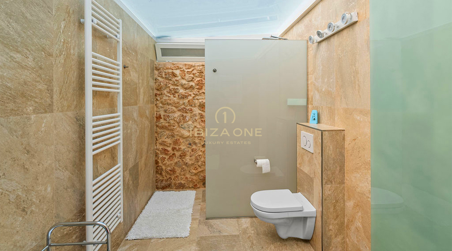 Proprietà in prima linea a Ibiza con accesso privato al mare e vista sul tramonto - In vendita ora, Ibiza