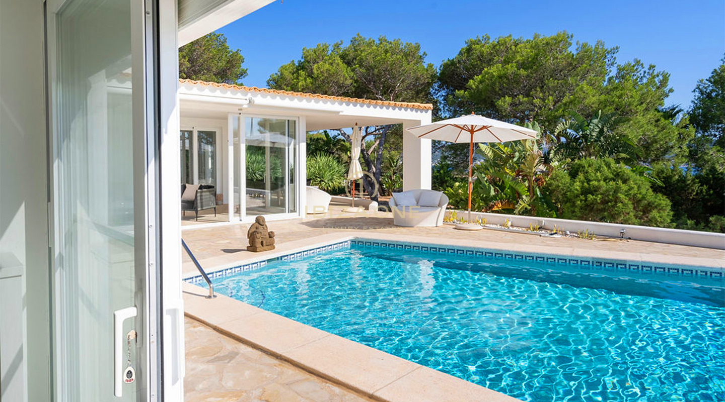 Propriété en première ligne d'Ibiza avec accès privé à la mer et vue sur le coucher du soleil – À vendre dès maintenant, Ibiza