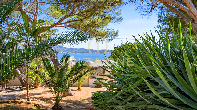 Proprietà in prima linea a Ibiza con accesso privato al mare e vista sul tramonto - In vendita ora, Ibiza