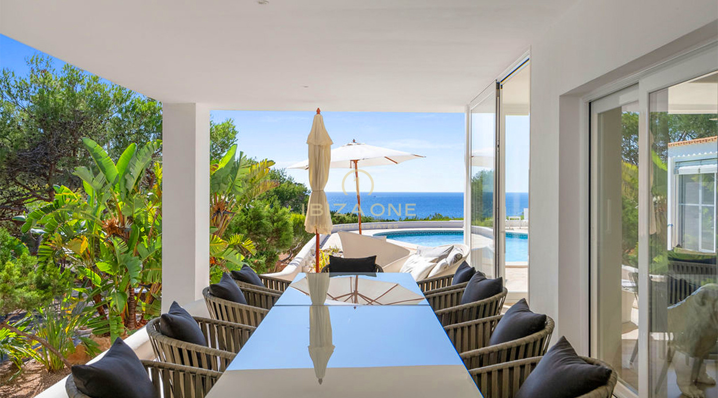 Propiedad en primera línea de Ibiza con acceso privado al mar y vistas al atardecer – En venta ahora, Ibiza
