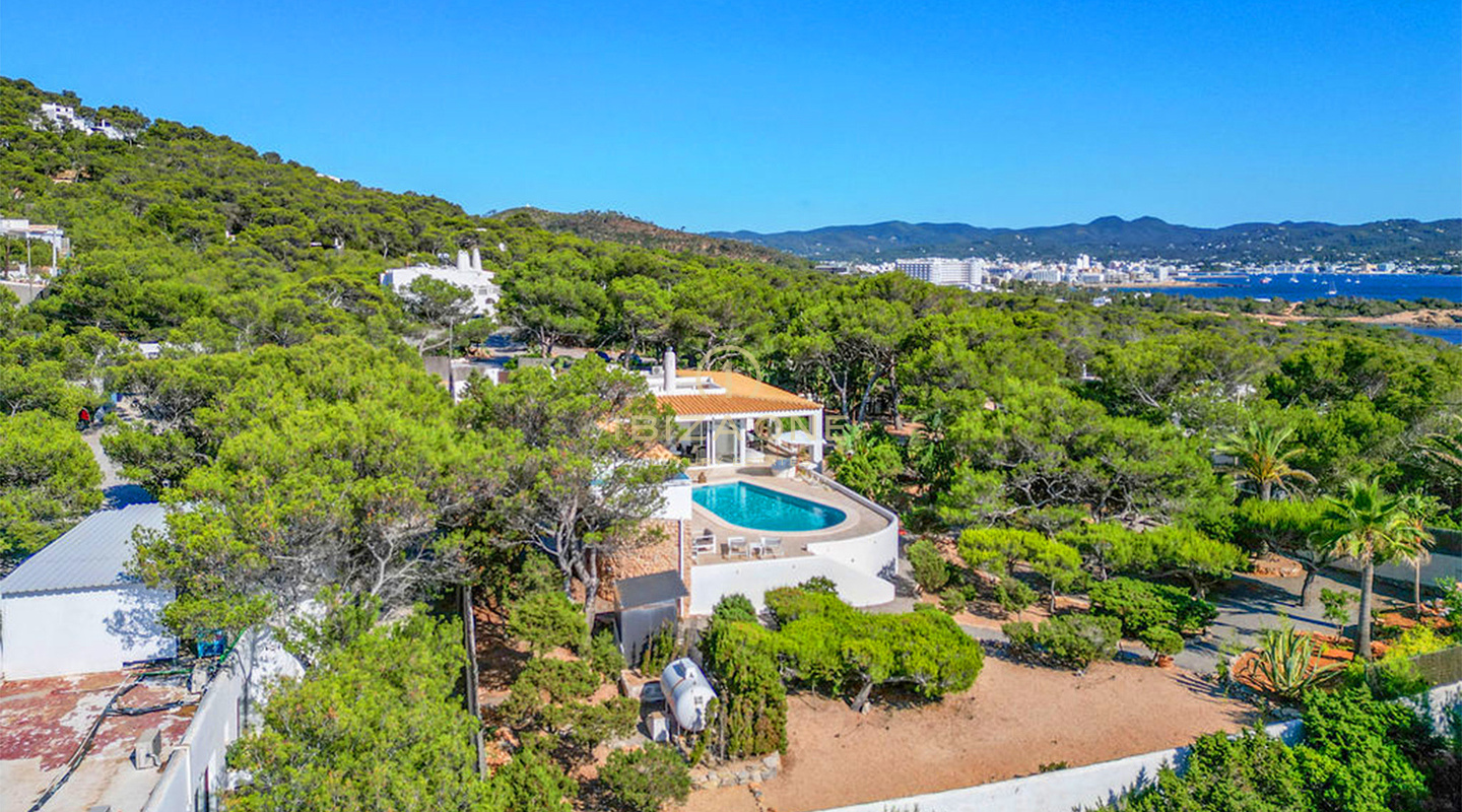 Proprietà in prima linea a Ibiza con accesso privato al mare e vista sul tramonto - In vendita ora, Ibiza