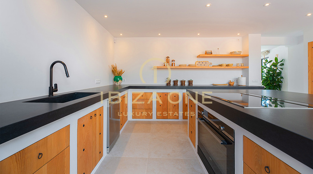 Architectonisch meesterwerk van een luxe villa in Blakstad-stijl te koop op Ibiza