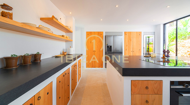 Architectonisch meesterwerk van een luxe villa in Blakstad-stijl te koop op Ibiza