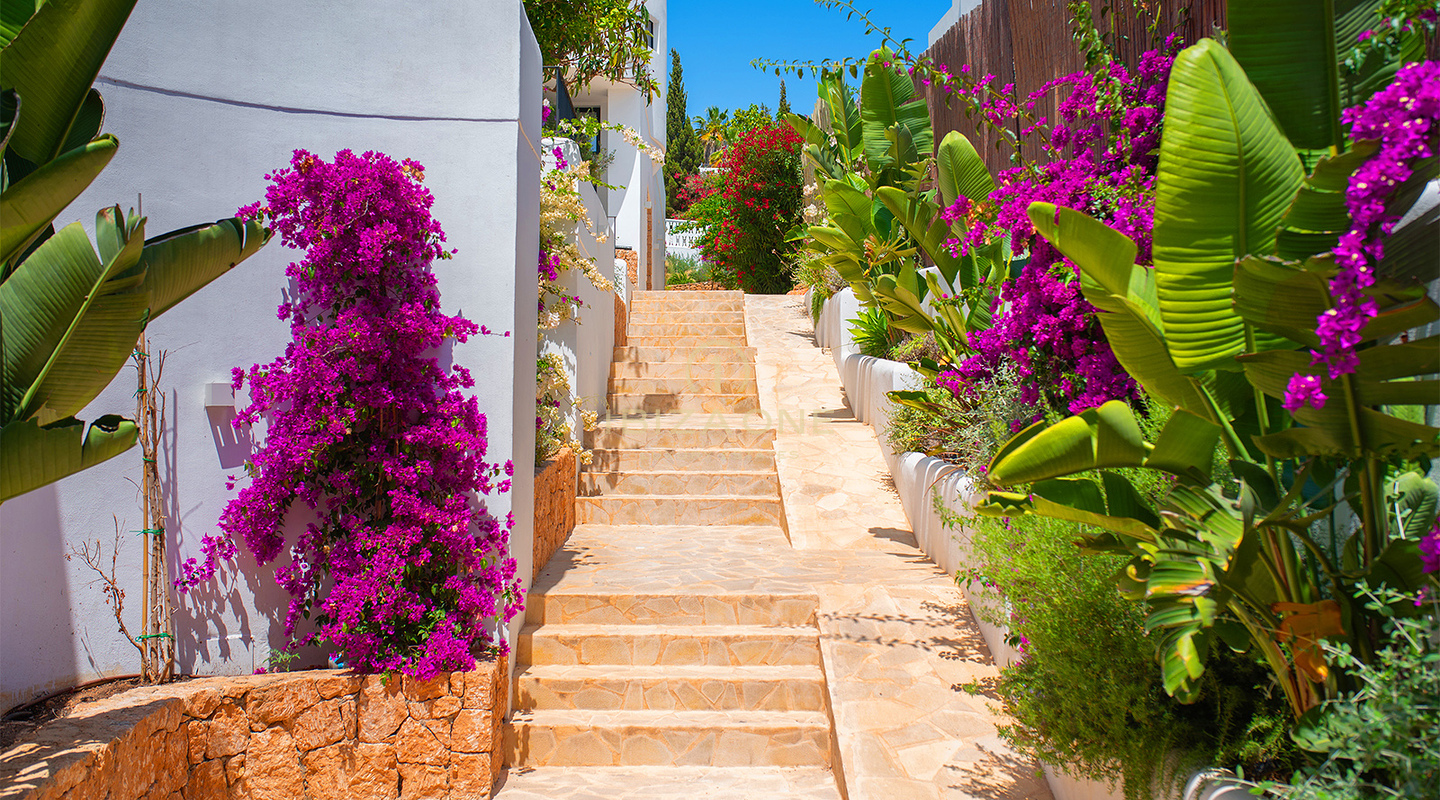 Villa de luxe de style Blakstad, chef-d'œuvre architectural, à vendre à Ibiza