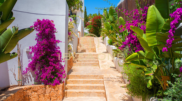 Architectonisch meesterwerk van een luxe villa in Blakstad-stijl te koop op Ibiza
