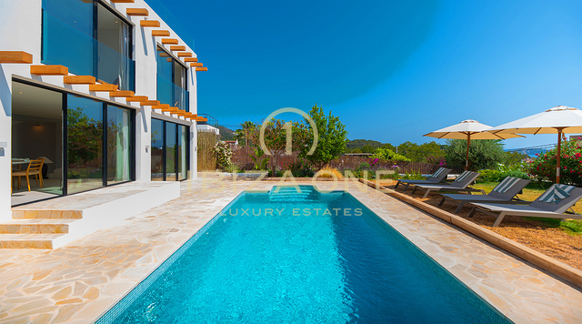 Architectonisch meesterwerk van een luxe villa in Blakstad-stijl te koop op Ibiza