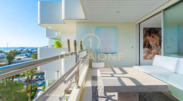 Penthouse de luxe en duplex à vendre à Ibiza – Vue sur la mer, la Marina Botafoch et le Paseo Marítimo