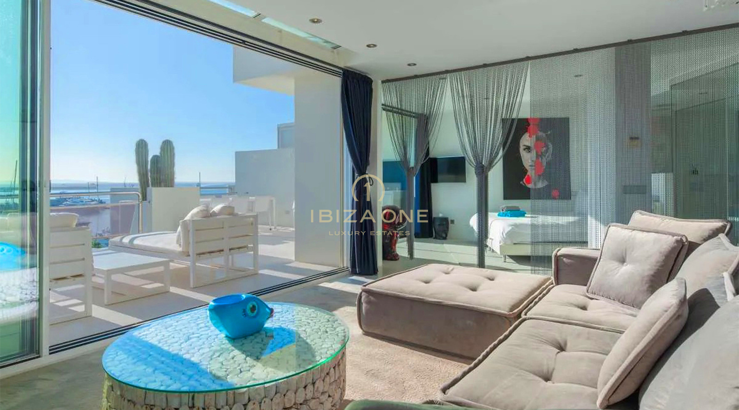 Attico duplex di lusso in vendita a Ibiza – Vista mare su Marina Botafoch e Paseo Marítimo