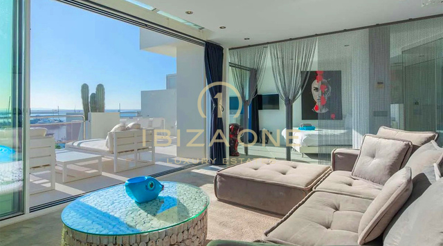 Penthouse de luxe en duplex à vendre à Ibiza – Vue sur la mer, la Marina Botafoch et le Paseo Marítimo