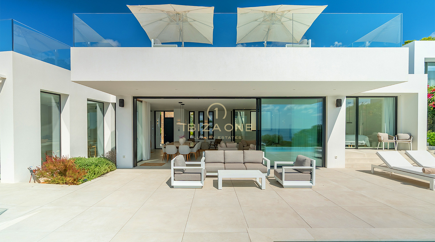 Moderna villa in prima linea sulla spiaggia con accesso privato al mare per affitto a lungo termine a Cap Martinet, Ibiza