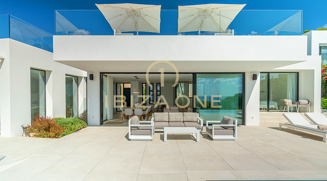 Moderna villa in prima linea sulla spiaggia con accesso privato al mare per affitto a lungo termine a Cap Martinet, Ibiza