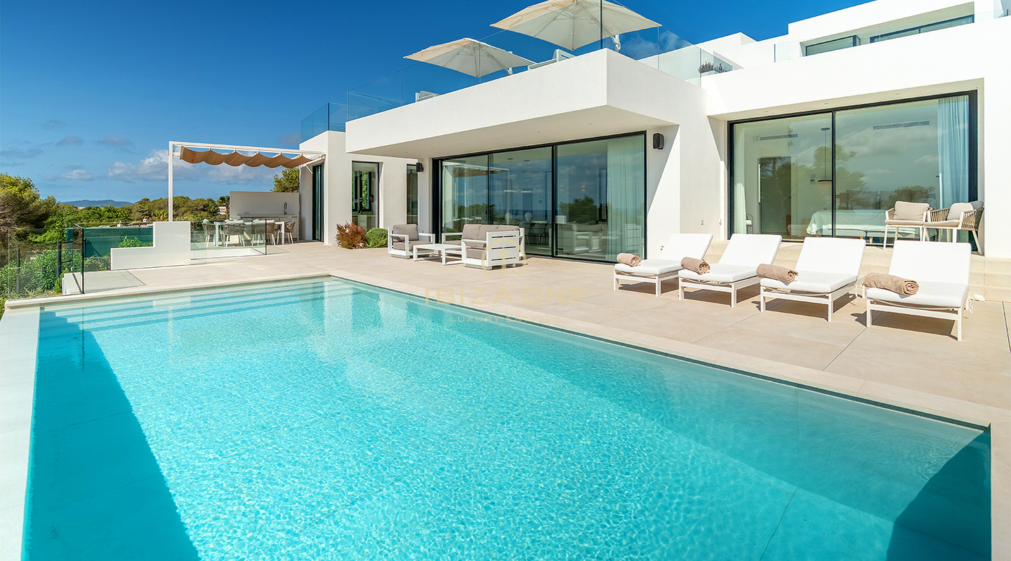 Moderne villa aan het strand met privétoegang tot de zee voor langetermijnverhuur in Cap Martinet, Ibiza