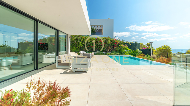 Villa moderne en bord de mer avec accès privé à la mer, à louer à long terme à Cap Martinet, Ibiza
