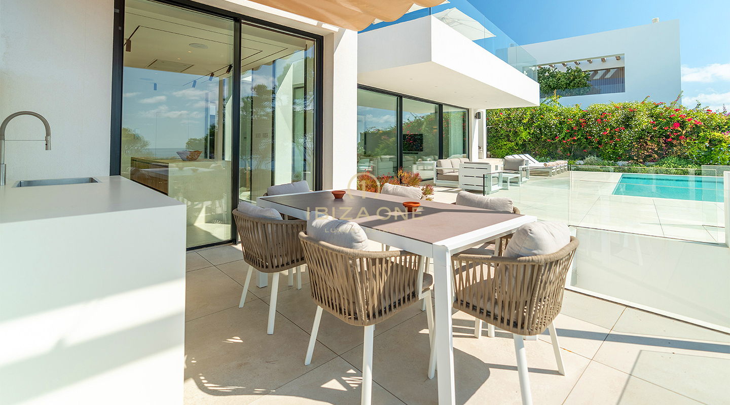 Villa moderne en bord de mer avec accès privé à la mer, à louer à long terme à Cap Martinet, Ibiza