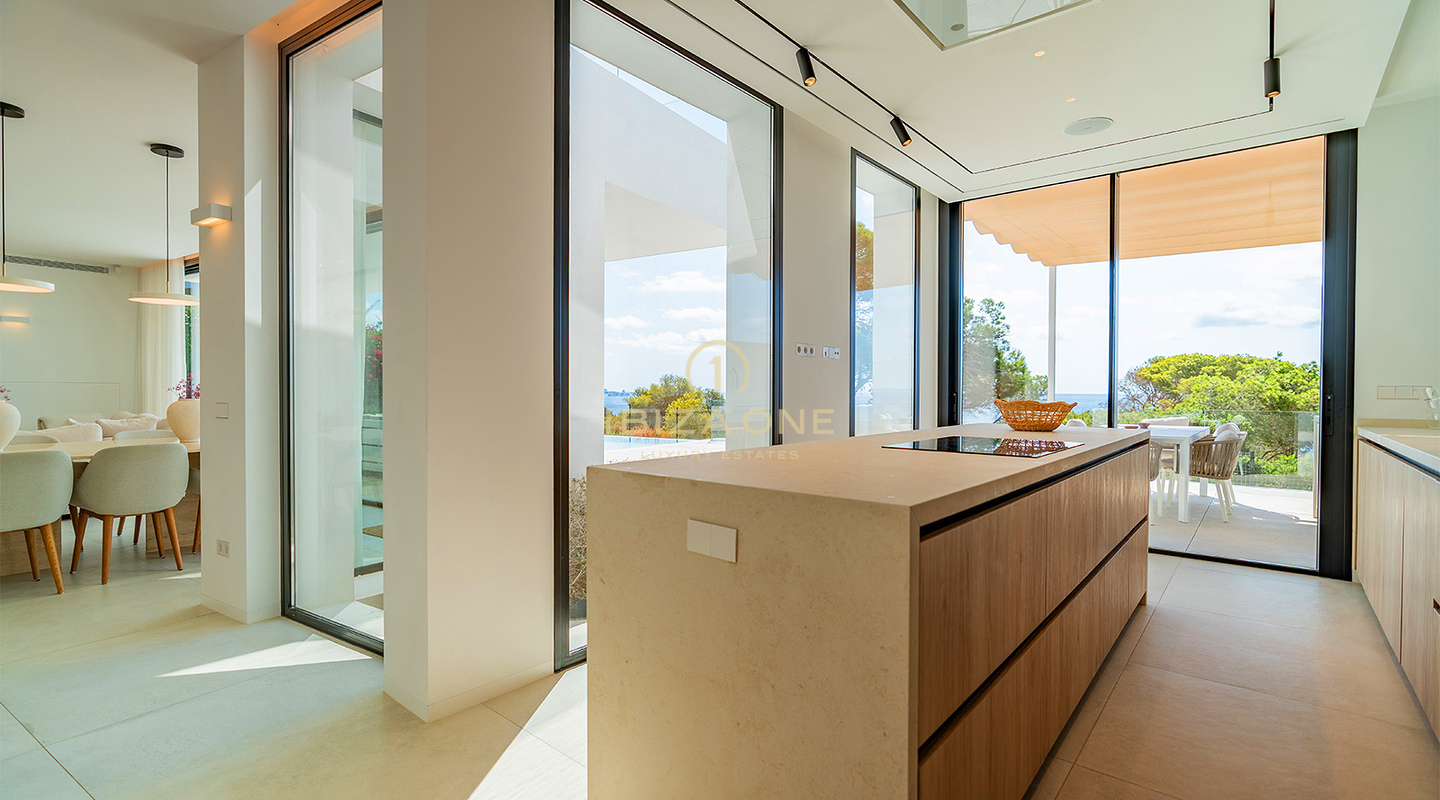 Moderne Villa in erster Strandlinie mit privatem Meerzugang zur Langzeitmiete in Cap Martinet, Ibiza