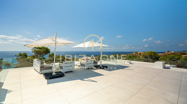 Villa moderne en bord de mer avec accès privé à la mer, à louer à long terme à Cap Martinet, Ibiza