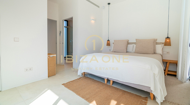 Moderne villa aan het strand met privétoegang tot de zee voor langetermijnverhuur in Cap Martinet, Ibiza