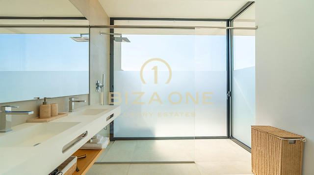 Villa moderne en bord de mer avec accès privé à la mer, à louer à long terme à Cap Martinet, Ibiza