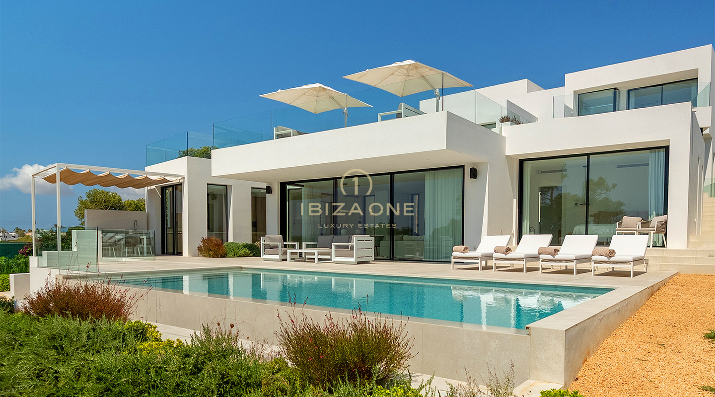 Moderne villa aan het strand met privétoegang tot de zee voor langetermijnverhuur in Cap Martinet, Ibiza