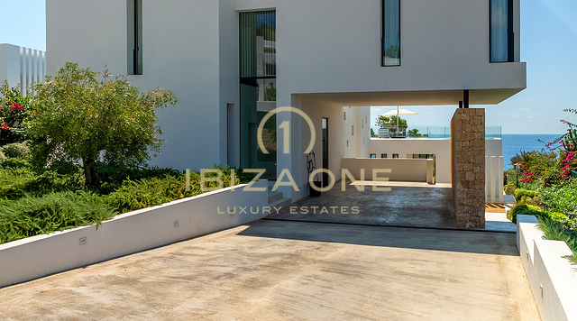 Villa moderne en bord de mer avec accès privé à la mer, à louer à long terme à Cap Martinet, Ibiza