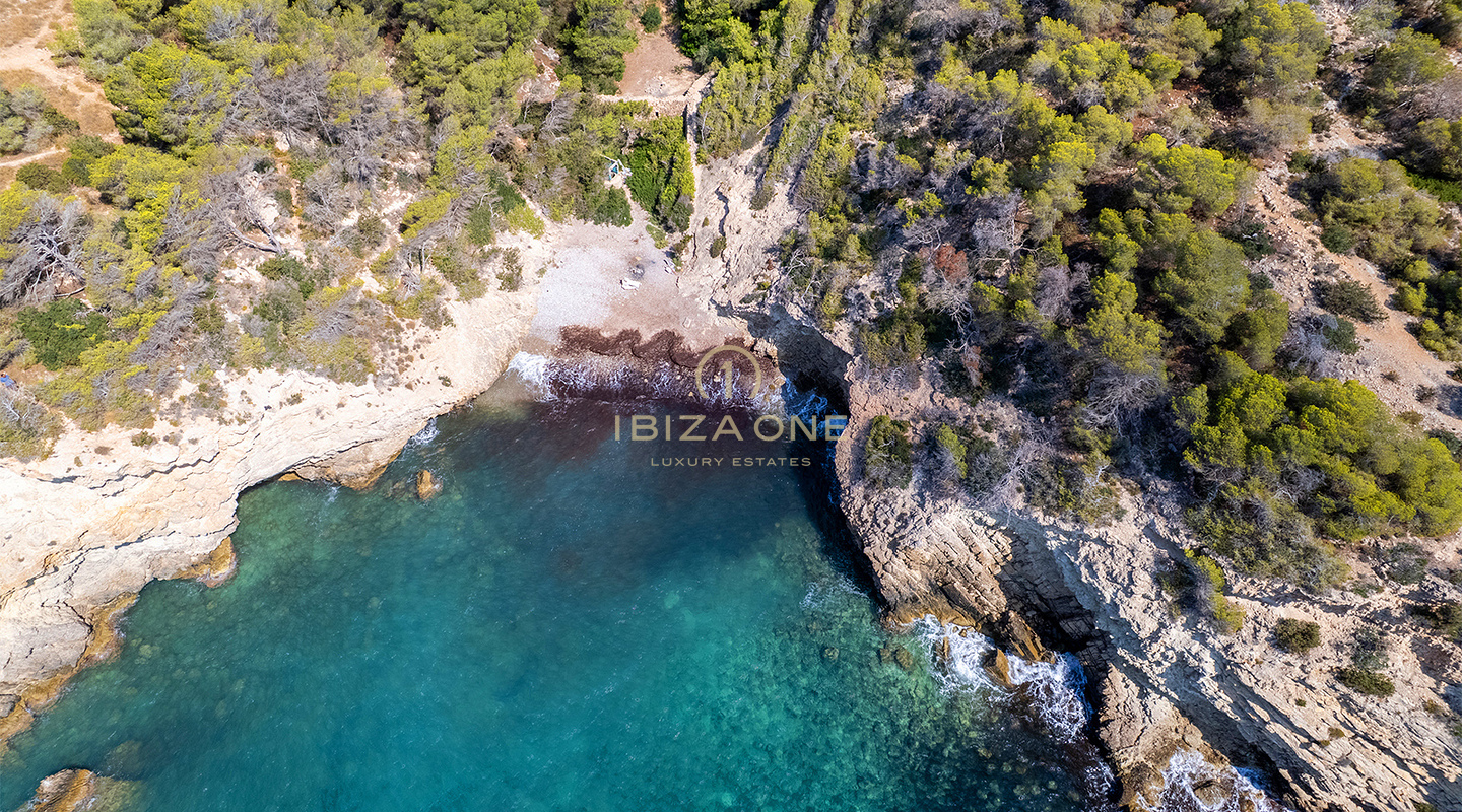 Villa moderne en bord de mer avec accès privé à la mer, à louer à long terme à Cap Martinet, Ibiza