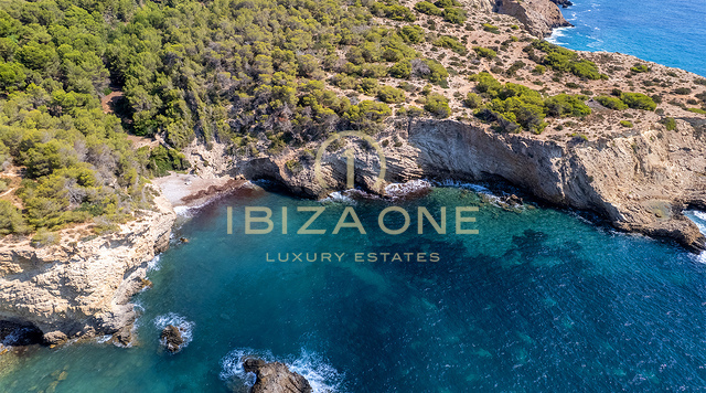 Moderne Villa in erster Strandlinie mit privatem Meerzugang zur Langzeitmiete in Cap Martinet, Ibiza